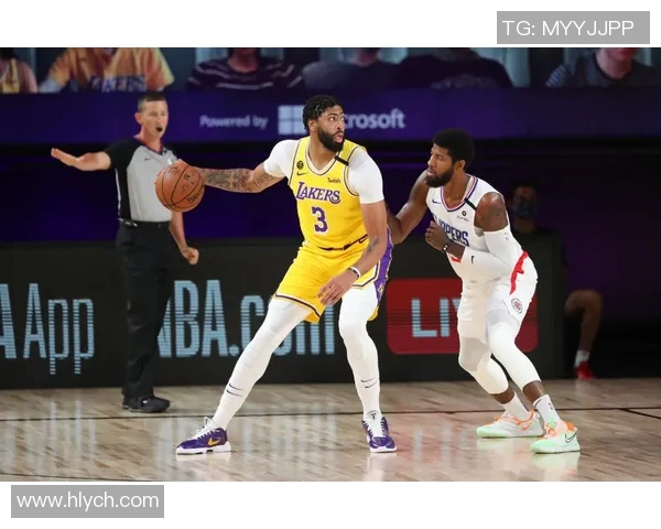 2018年10月7日快船与湖人激战成名球星对决引发球迷热议