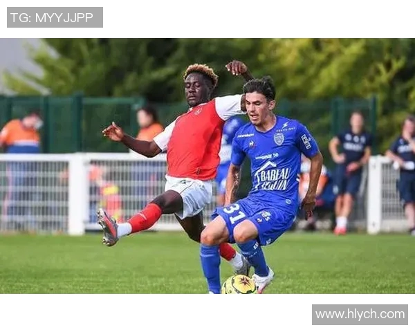 巴黎足球迎战尼奥尔期待精彩对决双方球迷齐聚一堂共襄盛举 巴黎足球迎战尼奥尔期待精彩对决双方球迷齐聚一堂共襄盛举